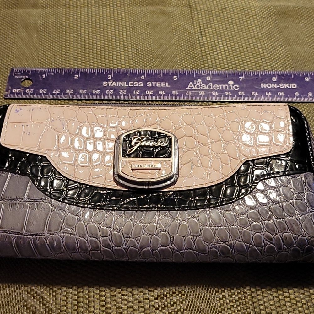 Guess wallet - Picture 2 of 6